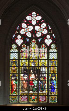 Gotischer Lichtteppich: Buntglas der Nikolaikirche, Gent Stockfoto