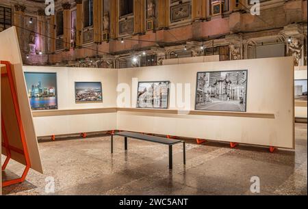 Eine Ausstellung des italienischen Fotografen Gabriele Basilico (1944 - 2013) - (urbane zeitgenössische Landschaften) - im Palazzo reale in Mailand, Italien. Stockfoto