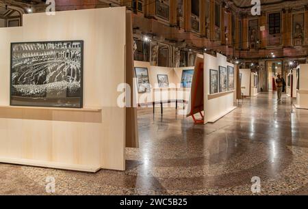 Eine Ausstellung des italienischen Fotografen Gabriele Basilico (1944 - 2013) - (urbane zeitgenössische Landschaften) - im Palazzo reale in Mailand, Italien. Stockfoto