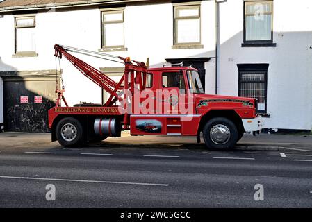 In Großbritannien – Vintage Volvo Abschleppwagen – Bamber Bridge Stockfoto