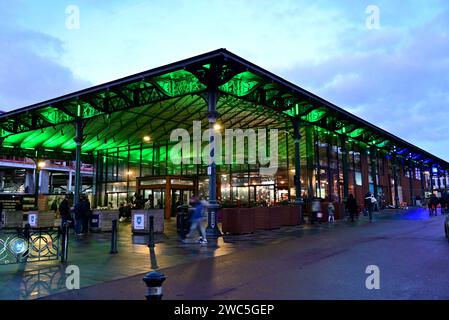 In Großbritannien: Preston Market Hall, abends beleuchtet Stockfoto