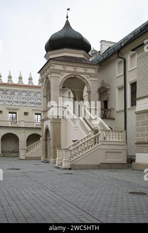 Innenhof des Schlosses Krasiczyn in der Nähe von Przemysl. Polen Stockfoto