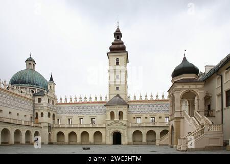 Innenhof des Schlosses Krasiczyn in der Nähe von Przemysl. Polen Stockfoto