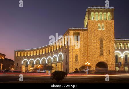 Weihnachtsdekoration auf dem Platz der Republik in Jerewan. Armenien Stockfoto