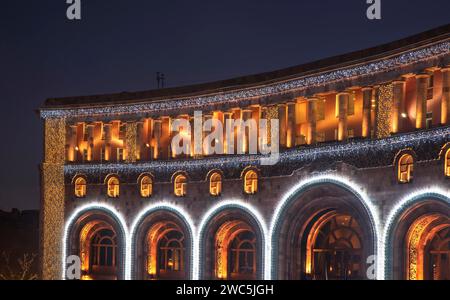 Weihnachtsdekoration auf dem Platz der Republik in Jerewan. Armenien Stockfoto