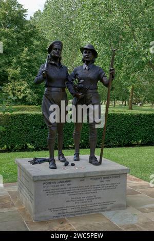 Womens Land Army und Womens Timber Corps Memorial, National Memorial Arboretum, Alrewas, Staffordshire, England, Großbritannien Stockfoto