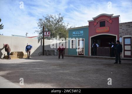 Grabstone, AZ. USA 12/30/2023. Der O.K. Corral Historic Complex bietet Besuchern jeden Alters eine Nachstellung der O.K. Corral Schießerei Stockfoto