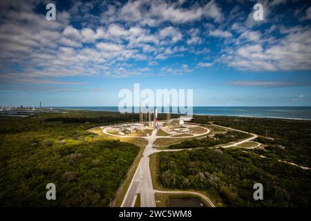 CAPE CANAVERAL, FLORIDA, USA - 05. Januar 2024 - die Vulcan-Rakete der United Launch Alliance mit dem Peregrine-Mondlander von Astrobotic wird ausgerollt Stockfoto