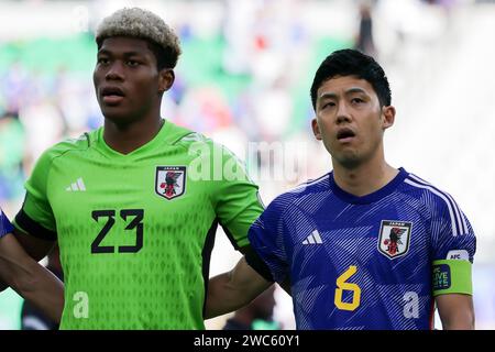 Doha, Katar. Januar 2024. DOHA, KATAR - 14. JANUAR: Zion Suzuki, Wataru Endo während des AFC Asian Cup Gruppe D Spiels zwischen Japan und Vietnam im Al Thumama Stadium am 14. Januar 2024 in Doha, Katar Credit: Sebo47/Alamy Live News Stockfoto