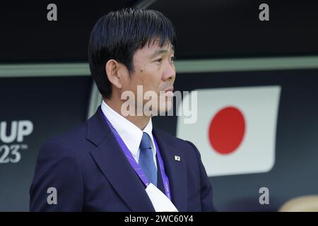 Doha, Katar. Januar 2024. DOHA, KATAR - 14. JANUAR: Japan-Cheftrainer Hajime Moriyasu sieht beim AFC Asian Cup Group D Spiel zwischen Japan und Vietnam am 14. Januar 2024 im Al Thumama Stadium in Doha, Katar. Credit: Sebo47/Alamy Live News Stockfoto