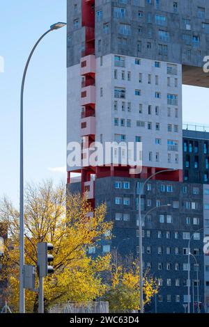 Fassade des El Mirador Apartmentgebäudes in Sanchinarro in Madrid in Spanien Stockfoto