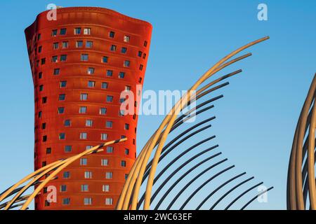 Fassade des Porta Fira Hotelgebäudes, entworfen vom japanischen Architekten Toyo Ito in der Stadt Hospitalet de Llobregat in der Metropolregion Stockfoto