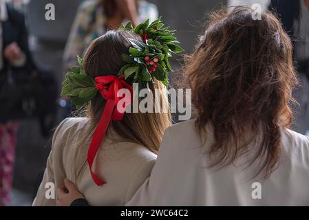 Absolvent der Universität Genua mit traditionellem Lorbeerkranz und rotem Band, Genua, Italien Stockfoto