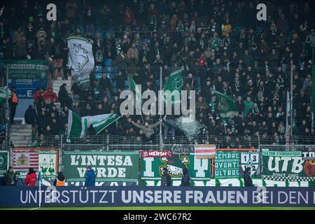 Fans vom SV Werder Bremen 1. Fussball-Bundesliga: VfL Bochum - SV Werder Bremen; Vonovia Ruhrstadion Bochum, 14.01.2024 DFL-VORSCHRIFTEN VERBIETEN JEDE VERWENDUNG VON FOTOGRAFIEN ALS BILDSEQUENZEN UND/ODER QUASI-VIDEO Stockfoto