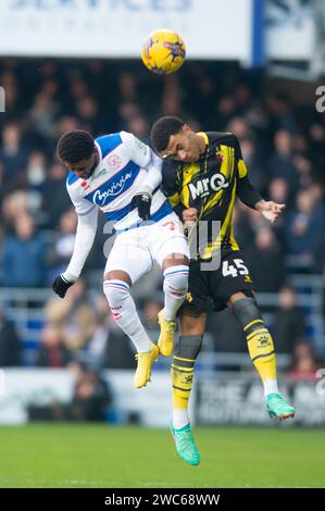 14. Januar 2024; Loftus Road Stadium, Shepherds Bush, West London, England; EFL Championship Football, Queens Park Rangers gegen Watford, Kenneth Paal von Queens Park Rangers und Ryan Andrews von Watford fordern den Ball an Stockfoto