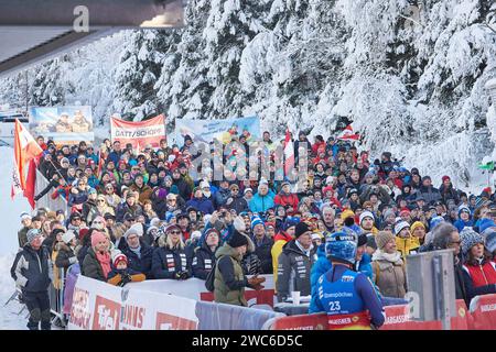 Innsbruck, Österreich 13.- 14... Januar 2024: Eberspächer Rennrodel Weltcup - 2023/2024 - 14.01.2024 Im Bild: Zuschauer Stockfoto