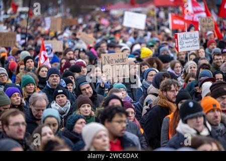 Demo Gegen Rechts Vorm Brandenburger Tor In Berlin Berlin, Deutschland ...