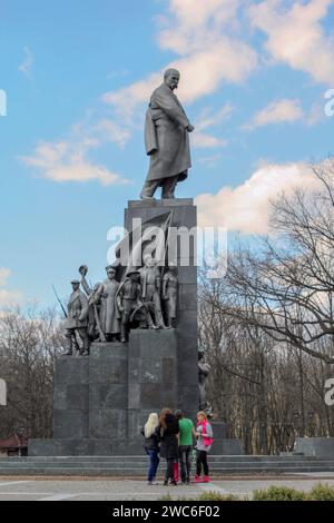 CHARKOW, UKRAINE - 21. APRIL 2011: Es ist ein Denkmal für den berühmten ukrainischen Dichter, Schriftsteller und Maler Taras Schewtschenko. Stockfoto