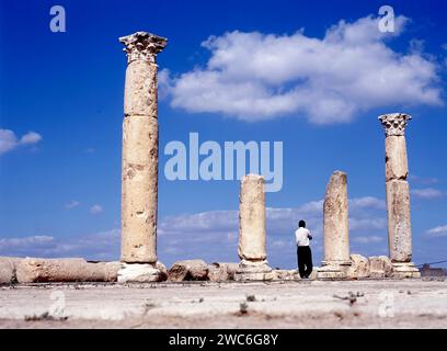 UMM QAIS, JORDANIEN-MAI 2017: Ruinen der Kirche in Umm Qais, 110 km (68 Meilen) nördlich von Amman, Jordanien, auf einer breiten Landzunge von 378 Metern abo Stockfoto