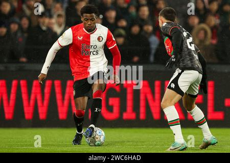 ROTTERDAM, NEDERLAND – 14. JANUAR: Javairo Dilrosun von Feyenoord wird am 14. Januar 2024 im Stadion Feijenoord in Rotterdam, Nederland, von Calvin Verdonk von N.N.G. Nijmegen während des niederländischen Eredivisie-Spiels zwischen Feyenoord und NEC Nijmegen gefordert. (Foto: Hans van der Valk/Orange Pictures) Stockfoto