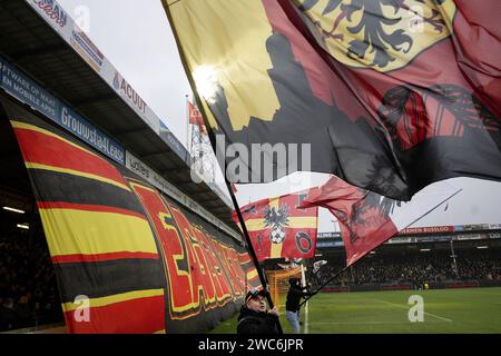 DEVENTER - Befürworter der Go Agenda Eagles vor dem niederländischen Eredivisie-Spiel zwischen Go Ahead Eagles und Ajax Amsterdam am 14. Januar 2024 in de Adelaarshorst in Deventer, Niederlande. ANP OLAF KRAAK Stockfoto