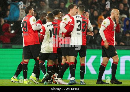Rotterdam, Nederland. Januar 2024. ROTTERDAM, NEDERLAND - 14. JANUAR: Santiago Gimenez von Feyenoord, Igor Paixao von Feyenoord, Quinten Timber von Feyenoord, Mats Wieffer von Feyenoord, David Hancko von Feyenoord, Gernot Trauner aus Feyenoord feiert, nachdem er am 14. Januar 2024 im Stadion Feijenoord in Rotterdam, Nederland, das erste Tor des Teams beim niederländischen Eredivisie-Spiel zwischen Feyenoord und NEC Nijmegen erzielte. (Foto: Hans van der Valk/Orange Pictures) Credit: dpa/Alamy Live News Stockfoto