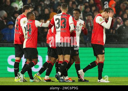 Rotterdam, Nederland. Januar 2024. ROTTERDAM, NEDERLAND - 14. JANUAR: Santiago Gimenez aus Feyenoord, Igor Paixao aus Feyenoord, David Hancko aus Feyenoord, Javairo Dilrosun aus Feyenoord, Mats Wieffer aus Feyenoord, Gernot Trauner aus Feyenoord feiert, nachdem er am 14. Januar 2024 im Stadion Feijenoord in Rotterdam, Nederland, das erste Tor des Teams beim niederländischen Eredivisie-Spiel zwischen Feyenoord und NEC Nijmegen erzielte. (Foto: Hans van der Valk/Orange Pictures) Credit: dpa/Alamy Live News Stockfoto