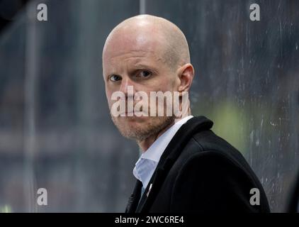 Cheftrainer Toni Soederholm (EHC Red Bull Muenchen). EHC Red Bull München gegen Eisbaeren Berlin, Eishockey, DEL, 38. Spieltag, Saison 2023/2024, 14.01.2024. Foto: Eibner-Pressefoto/Heike Feiner Stockfoto