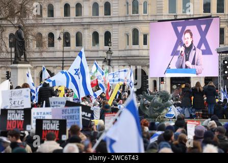 London, UK, 14. Januar 2024. Die 1000er-Jahre nahmen an einer Pro-Israel-Kundgebung auf dem Trafalgar Square in London Teil, um 100 Tage seit den Hamas-Angriffen am 7. Oktober zu feiern und die Rückkehr der verbliebenen Geiseln zu fordern, von denen sie befürchten, dass sie vergessen werden. Ähnliche Kundgebungen fanden weltweit statt. Kredit : Monica Wells/Alamy Live News Stockfoto