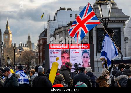 London, Großbritannien. Januar 2024. Stehen Sie auf dem Israel Rally Trafalgar Square, 100 Tage seit den Anschlägen vom 7. Oktober. Die sofortige Freilassung der mehr als 130 Geiseln zu fordern, die noch immer in Gefangenschaft in Gaza gehalten werden. Organisiert von vielen Gruppen, darunter dem Board of Deputies of British Jews. Die Kampagne ist der Hashtag #BringThemHome. Guy Bell/Alamy Live News Stockfoto