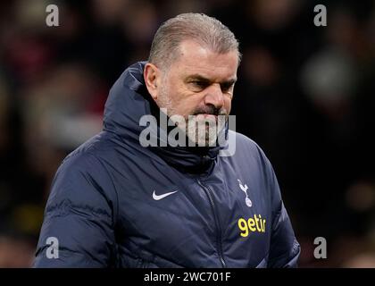 Manchester, Großbritannien. Januar 2024. Ange Postecoglou-Trainer von Tottenham geht während des Premier League-Spiels in Old Trafford, Manchester zur Hälfte nachdenklich davon. Der Bildnachweis sollte lauten: Andrew Yates/Sportimage Credit: Sportimage Ltd/Alamy Live News Stockfoto