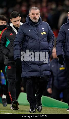 Manchester, Großbritannien. Januar 2024. Ange Postecoglou-Trainer von Tottenham geht während des Premier League-Spiels in Old Trafford, Manchester zur Hälfte nachdenklich davon. Der Bildnachweis sollte lauten: Andrew Yates/Sportimage Credit: Sportimage Ltd/Alamy Live News Stockfoto