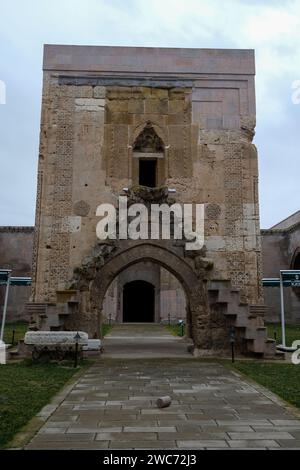 Sultan Han ist eine große Seldschukische Karawanserei aus dem 13. Jahrhundert in der Stadt Sultanhanı, Provinz Aksaray, Türkei. Stockfoto