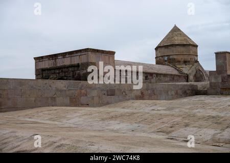 Sultan Han ist eine große Seldschukische Karawanserei aus dem 13. Jahrhundert in der Stadt Sultanhanı, Provinz Aksaray, Türkei. Stockfoto