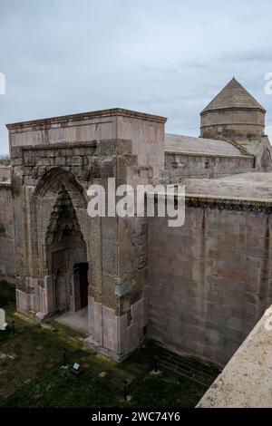 Sultan Han ist eine große Seldschukische Karawanserei aus dem 13. Jahrhundert in der Stadt Sultanhanı, Provinz Aksaray, Türkei. Stockfoto