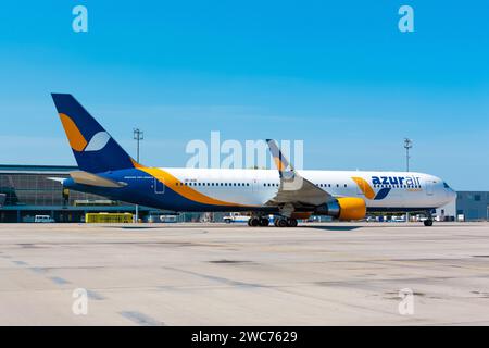 Boryspil, Ukraine - 10. September 2019: Flugzeug Boeing 767-300ER (UR-AZK) der Azur Air Ukraine auf dem internationalen Flughafen Boryspil Stockfoto