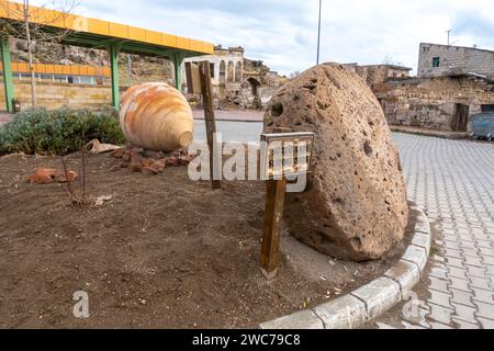 Schiebetürstein vor dem Eingang im Museum der unterirdischen Stadt Kaymakli Kappadokien Stockfoto