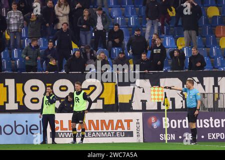 Arnheim, Niederlande. Januar 2024. ARNHEM, NIEDERLANDE - 14. JANUAR: Während des niederländischen Eredivisie-Spiels zwischen Vitesse und FC Utrecht im Stadion Gelredome am 14. Januar 2024 in Arnhem, Niederlande. (Foto: Ben Gal/Orange Pictures) Credit: dpa/Alamy Live News Stockfoto