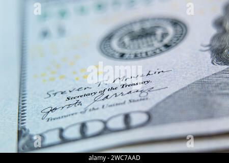 100 Dollar als Hintergrund für Makrofotos, 100 Dollar für Wirtschaft und Finanzen Stockfoto