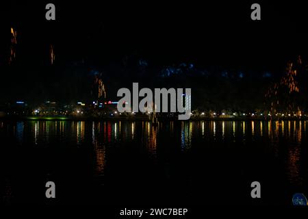 31.12.2023 Belgrad, Serbien, schöne Silvester Lichteffekte und Dekoration über dem Geschäftsviertel Belgrad Waterfront an der Save Stockfoto