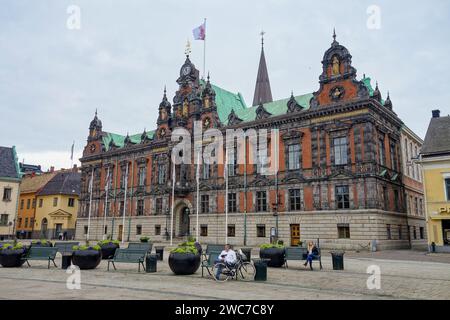 MALMÖ, SCHWEDEN - 26. OKTOBER 2014: Malmö Rathaus in Schweden, rotes Backsteingebäude Stockfoto