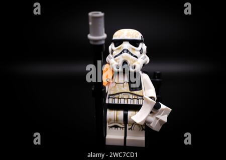 Star Wars Stormtrooper. Die LEGO Minifigur und alle anderen Steine werden von DER LEGO GRUPPE hergestellt Stockfoto