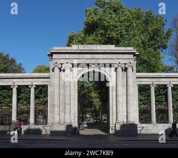 ABERDEEN, Großbritannien – 14. SEPTEMBER 2023: Kirk of St Nicholas Churchyard Stockfoto