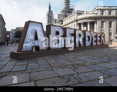 ABERDEEN, Großbritannien – 14. SEPTEMBER 2023: Aberdeen City Name Letters in Castlegate Stockfoto