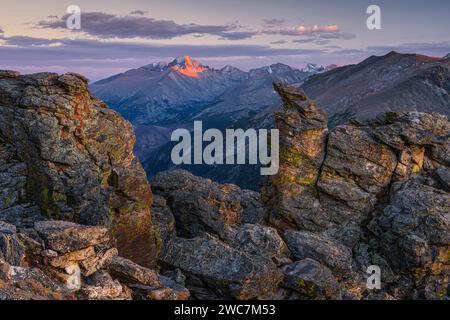 Sonnenuntergang auf dem Longs Peak von der Trail Ridge Road im Rocky Mountain National Park, Coclorado Stockfoto