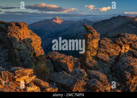 Sonnenuntergang auf dem Longs Peak von der Trail Ridge Road im Rocky Mountain National Park, Coclorado Stockfoto