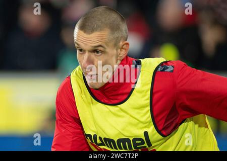 Köln, Deutschland. Januar 2024. Florian Dietz (1. FC Köln, #33) beim Aufwaermen. Fußball: 1. Bundesliga, Saison 2023/2024, 17. Spieltag, 1. FC Köln - 1. FC Heidenheim 1846 am 13.01.2024 im RheinEnergieStadion in Köln Wichtiger Hinweis: Gemaess den Vorgaben der DFL Deutsche Fussball Liga bzw. Des DFB Deutscher Fussball-Bund ist es untersagt, in dem Stadion und/oder vom Spiel angefertigte Fotoaufnahmen in Form von Sequenzbildern und/oder videoaehnlichen Fotostrecken zu verwerten bzw. Verwerten zu lassen. Foto: Kirchner-Media/TH/dpa/Alamy Live News Stockfoto