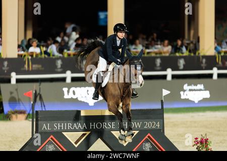 Gold and Shooting Club, VAE. 14. Januar 2024. Sophie Hinners of Germany mit Singclair während des CSI4*-W - Longines Al Shira’aa FEI Jumping World Cup™ Gand Prix bei der Al Shira'aa Horse Show am 14. Januar 2024, Al Ain Equestrial, Gold and Shooting Club, Vereinigte Arabische Emirate (Foto von Maxime David - MXIMD Pictures) Credit: MXIMD Pictures/Alamy Live News Stockfoto