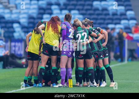 Sydney, Australien. Januar 2024. Die Spieler der Western United treffen sich vor dem RD12-Spiel der A-League Women zwischen Western United und Sydney FC am 14. Januar 2024 im Allianz Stadium in Sydney, Australien Credit: IOIO IMAGES/Alamy Live News Stockfoto