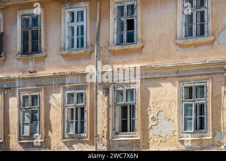 Altes mittelalterliches Architekturgebäude in der Stadt Brasov, Rumänien. Stockfoto